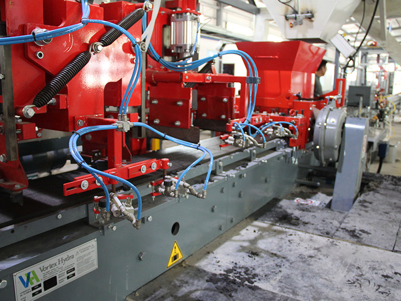 双飞切刀成型系统